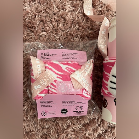 Sold NWT Limited edition hellokitty plushie cup holder from tiger sugar SOLD OUT - Picture 5 of 5